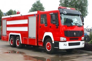 重汽HOWO干粉泡沫聯用消防車水3噸泡沫2噸干粉15噸