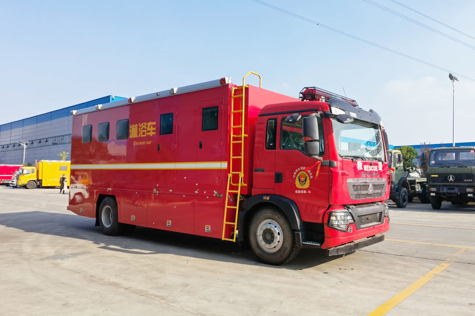 重汽HOWO野外作業淋浴車